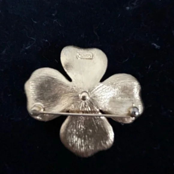 Trifari Gold-Tone Floral Brooch Vintage - Picture 3 of 5